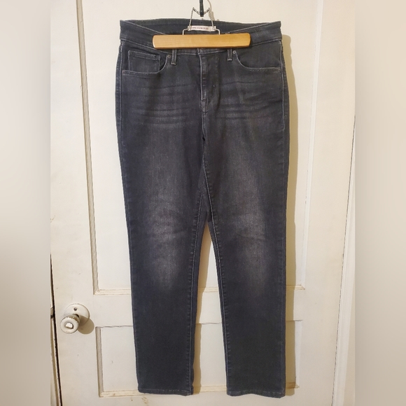 Levis - Picture 3 of 4